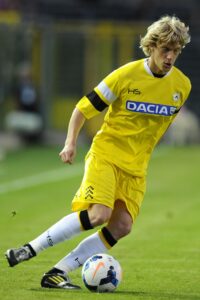 Basta Dusan Udinese 2013 maglia gialla 2013 azione ifa